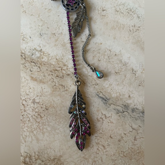 Betsey Johnson Horse Shoe + Feather Necklace - Picture 5 of 7